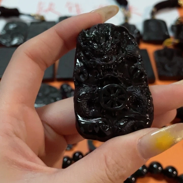 翡翠颈饰未镶嵌｡****忧