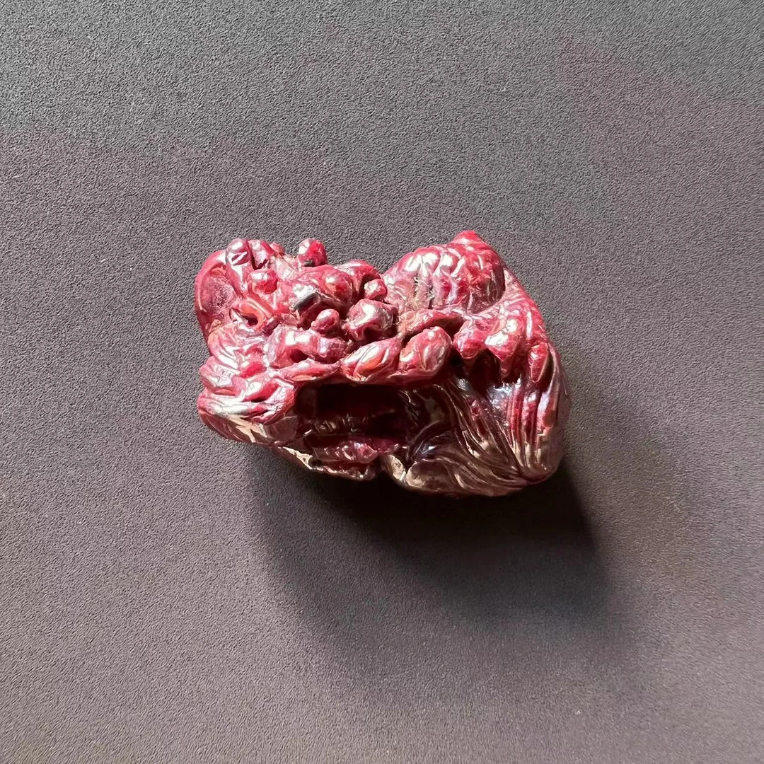 天然辰砂原矿晶体级雕刻龙年全透朱砂高纯度佩戴收藏毕业级吊坠