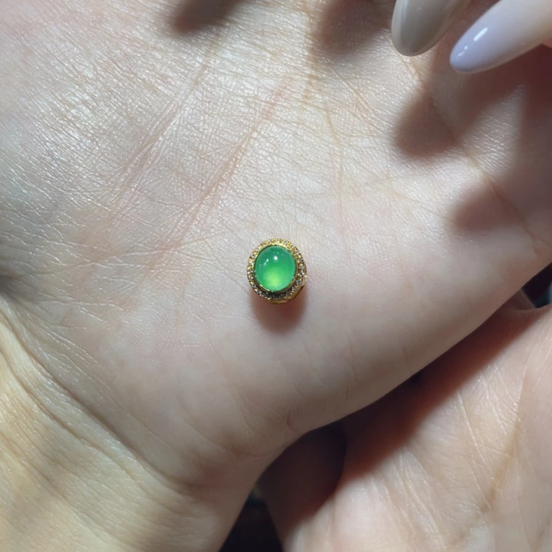 【闪购商品】颈饰18K金镶嵌翡翠