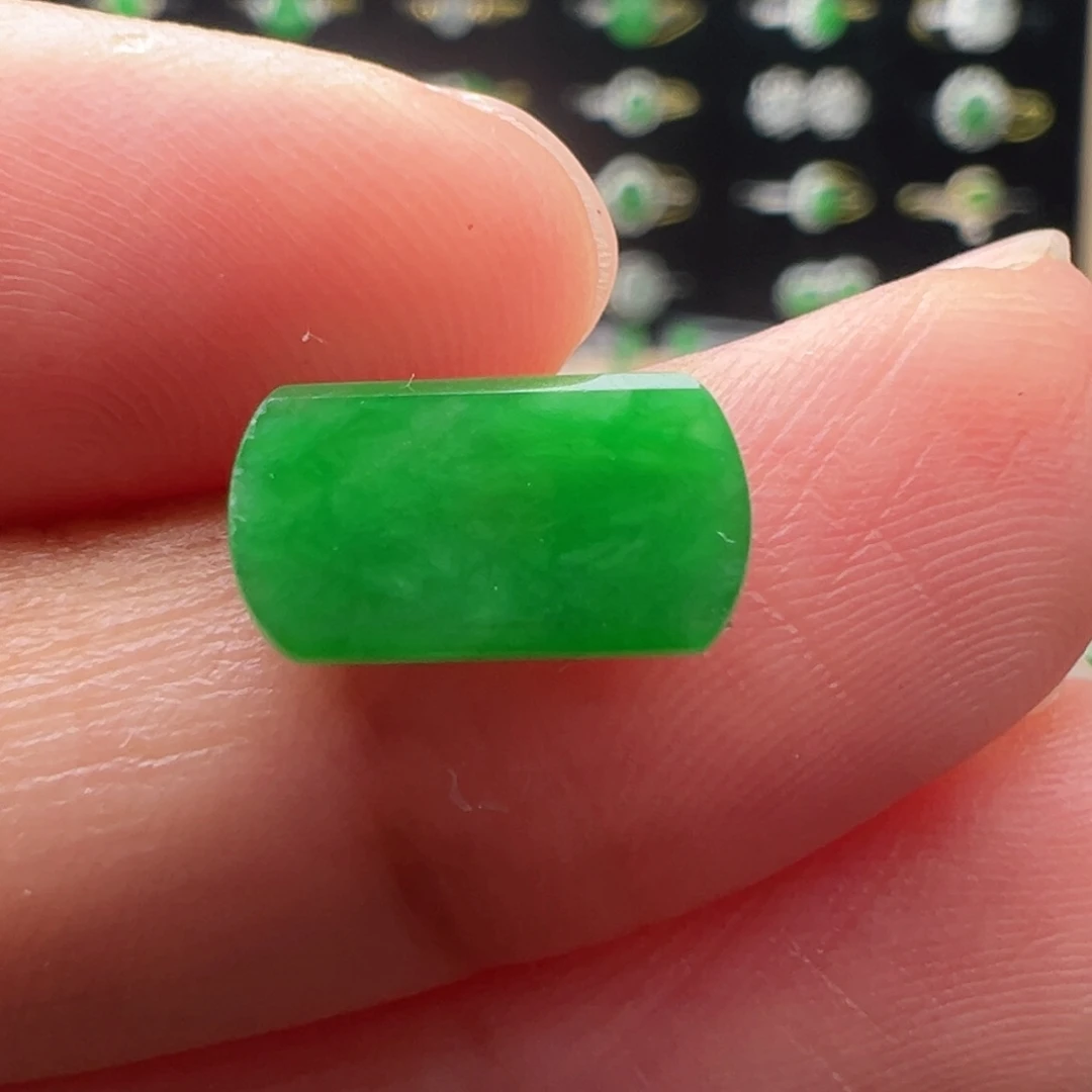 翡翠未镶嵌颈饰马鞍