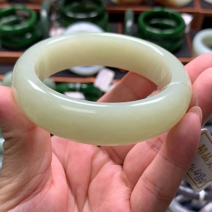 【闪购商品】未镶嵌手镯和田玉