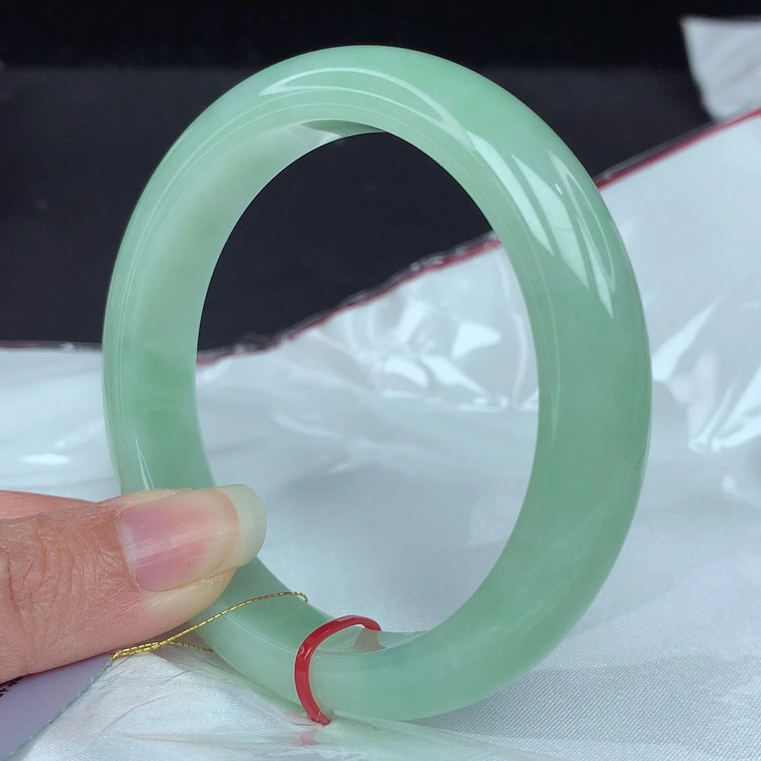 翡翠手镯未镶嵌琼*?60.61圈3872