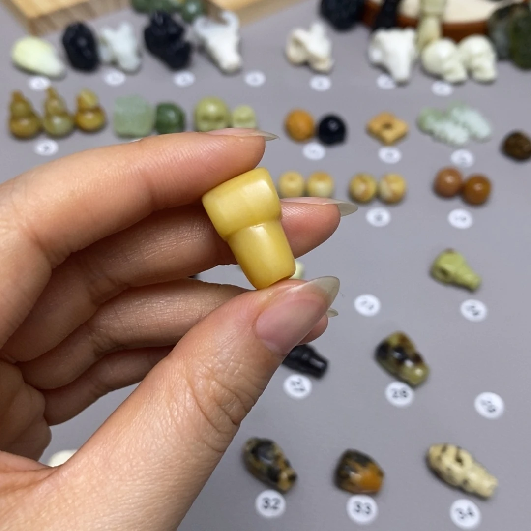 蛇纹石玉配饰合金小***玩