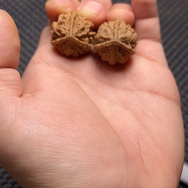 文玩核桃把件三棱
