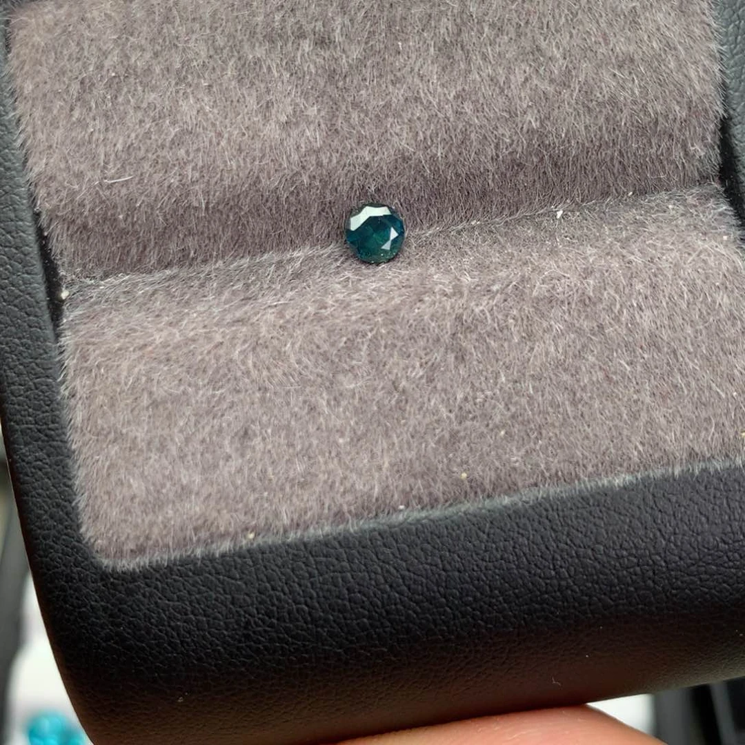 蓝宝石裸石未镶嵌