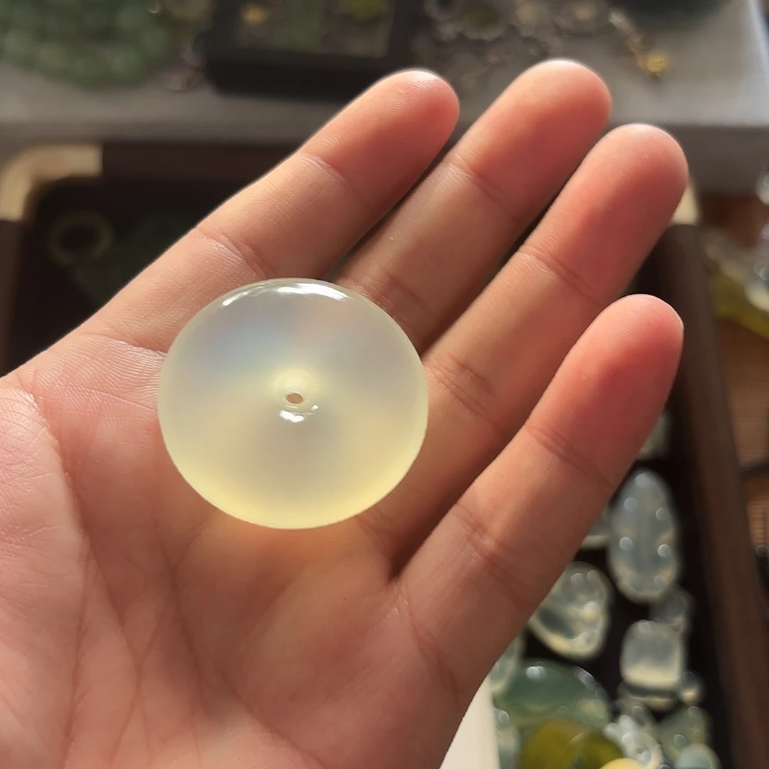 爱***啦蛇纹石玉未镶嵌颈饰