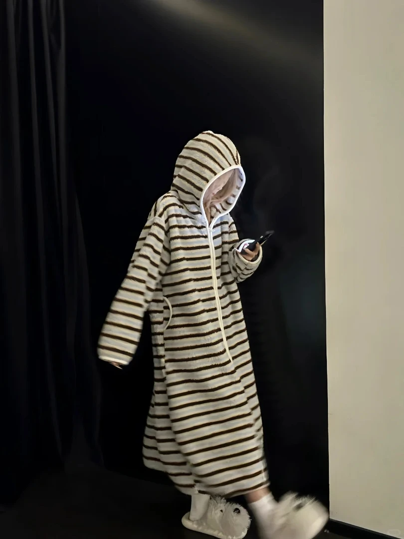 【行走的被窝】韩系连帽条纹米粒绒睡袍睡衣女冬大码保暖家居服外穿
