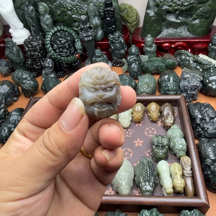 和田玉未镶嵌把件