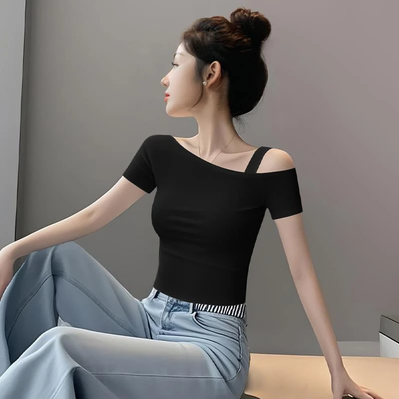 黑色露肩短袖T恤女2025夏季新款斜肩设计感修身纯欲一字肩上衣服