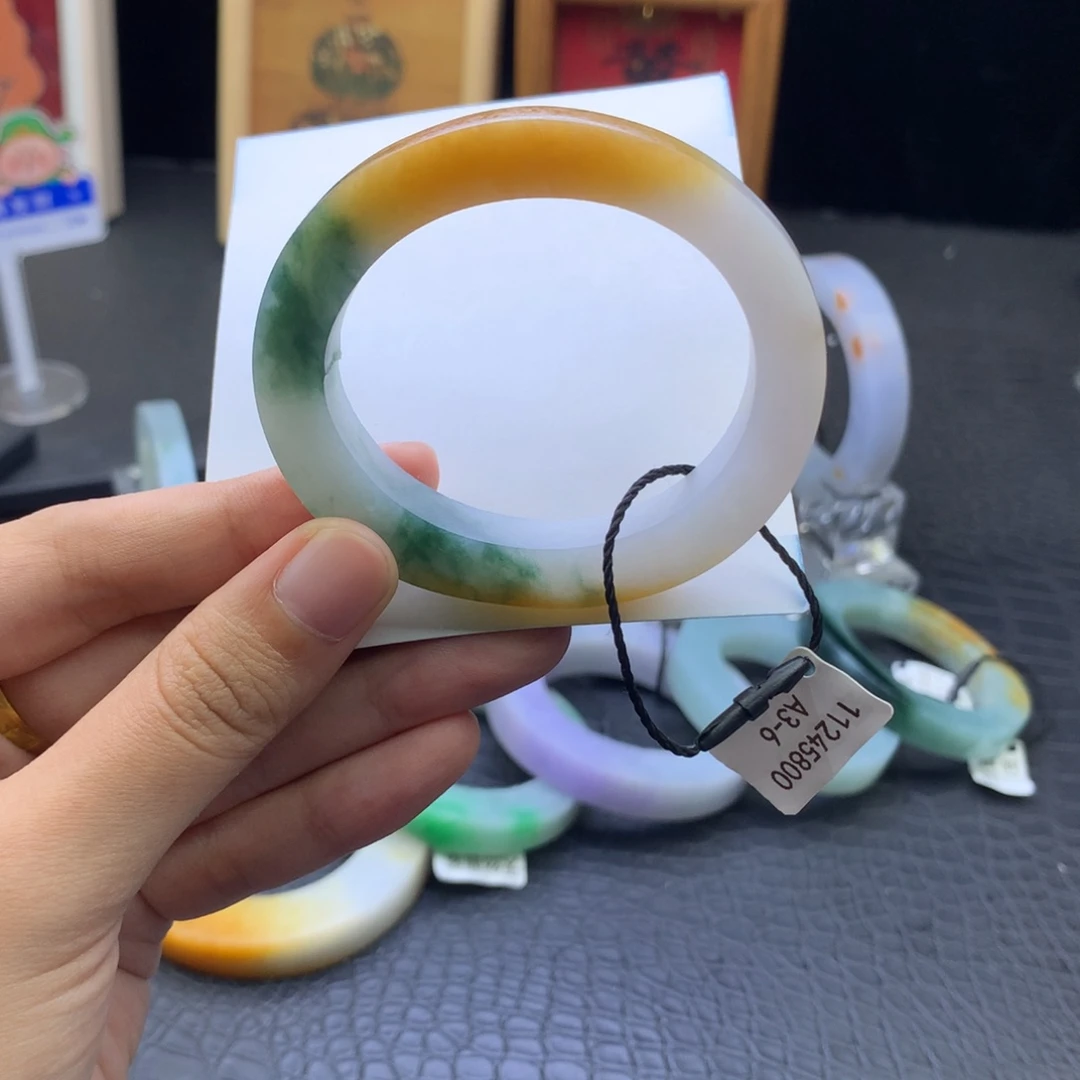 定制翡翠未镶嵌翡翠手镯