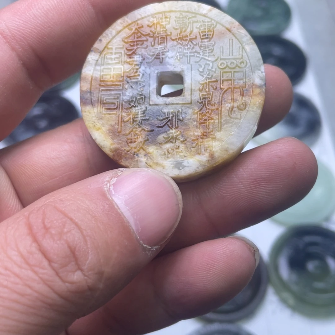 薏***了蛇纹石玉未镶嵌颈饰