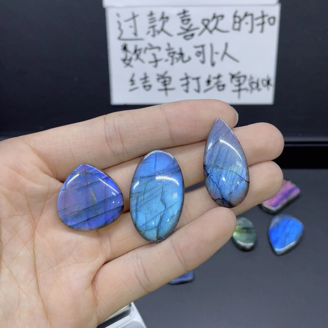 水晶不规则未镶嵌金**?