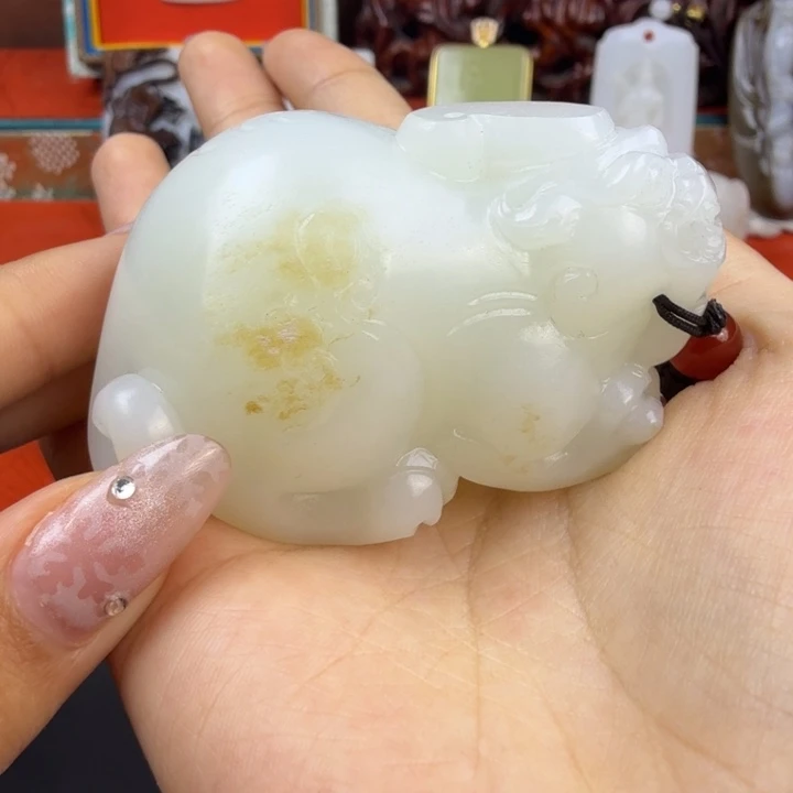 亿***通和田玉未镶嵌颈饰
