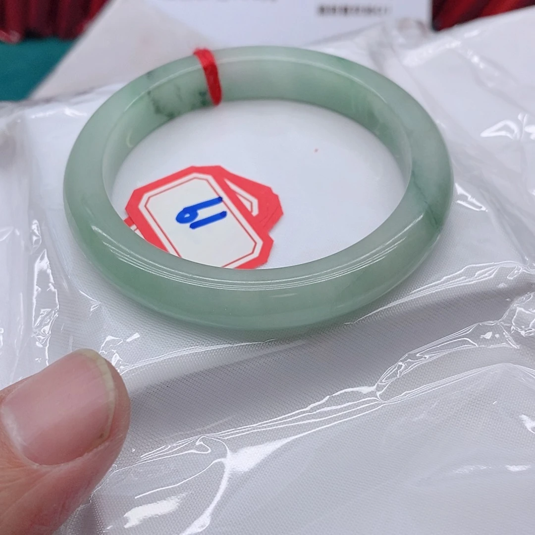 翡翠手镯未镶嵌不**果19999999