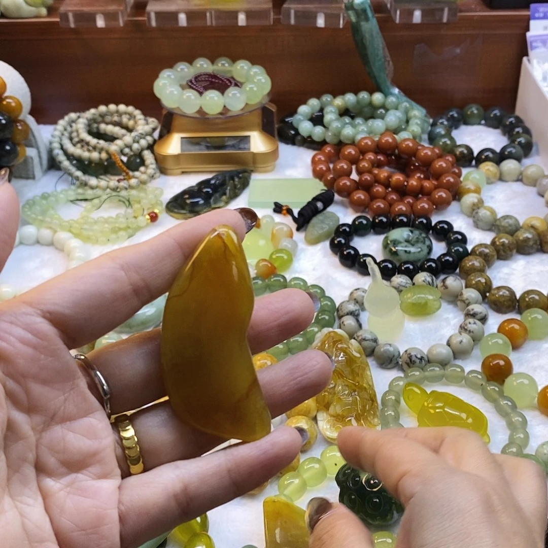 未镶嵌蛇纹石玉手镯不**尔