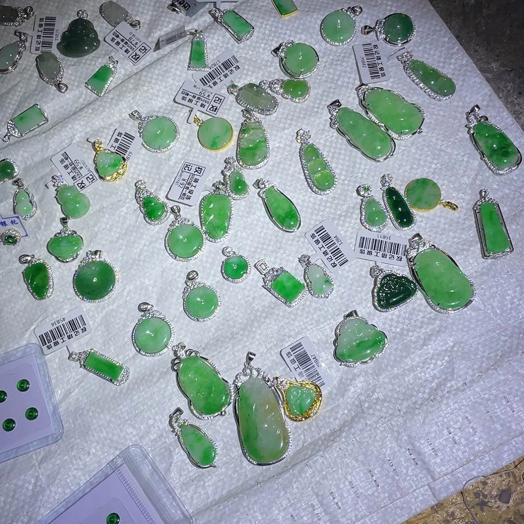 翡翠未镶嵌颈饰翡翠