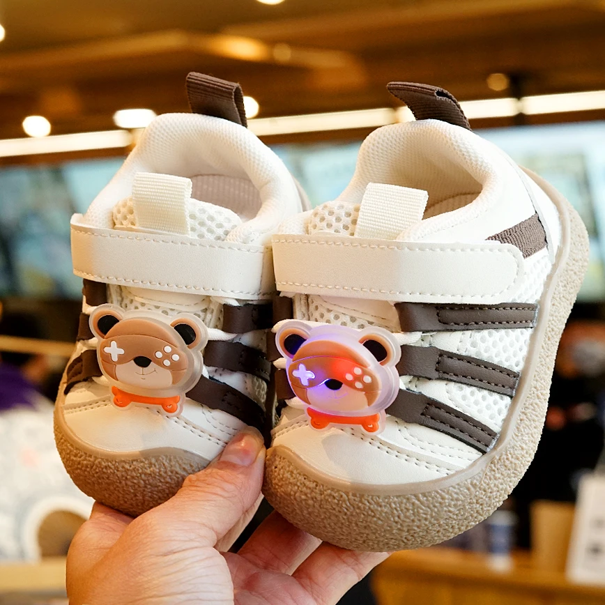 学步鞋春秋新款初学者宝宝鞋子1-2岁婴儿鞋子软底防滑透气亮灯