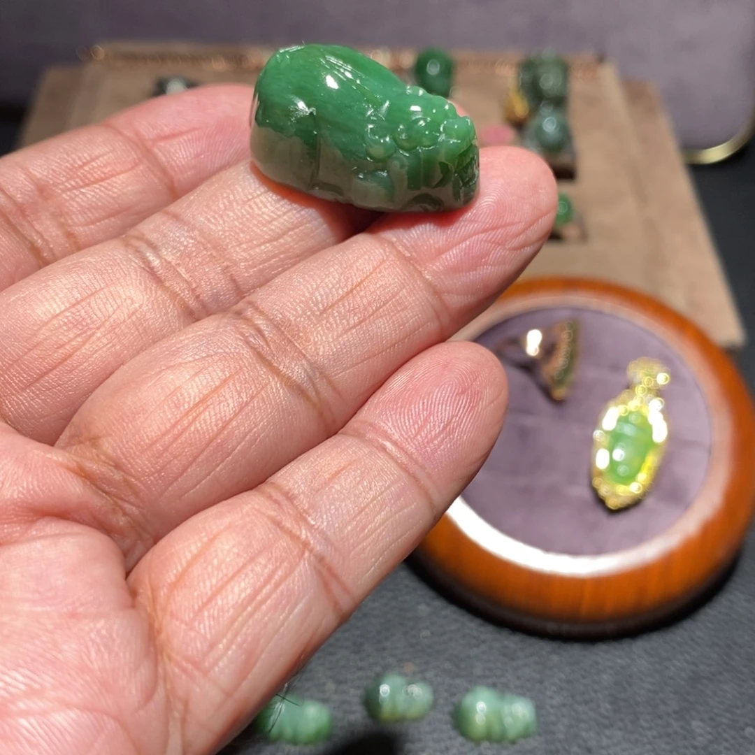 丁***当未镶嵌和田玉（碧玉）珠宝半成品