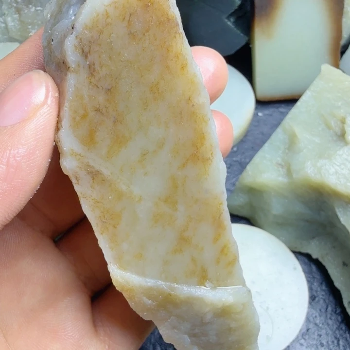 和田玉（糖玉）未镶嵌珠宝奇石