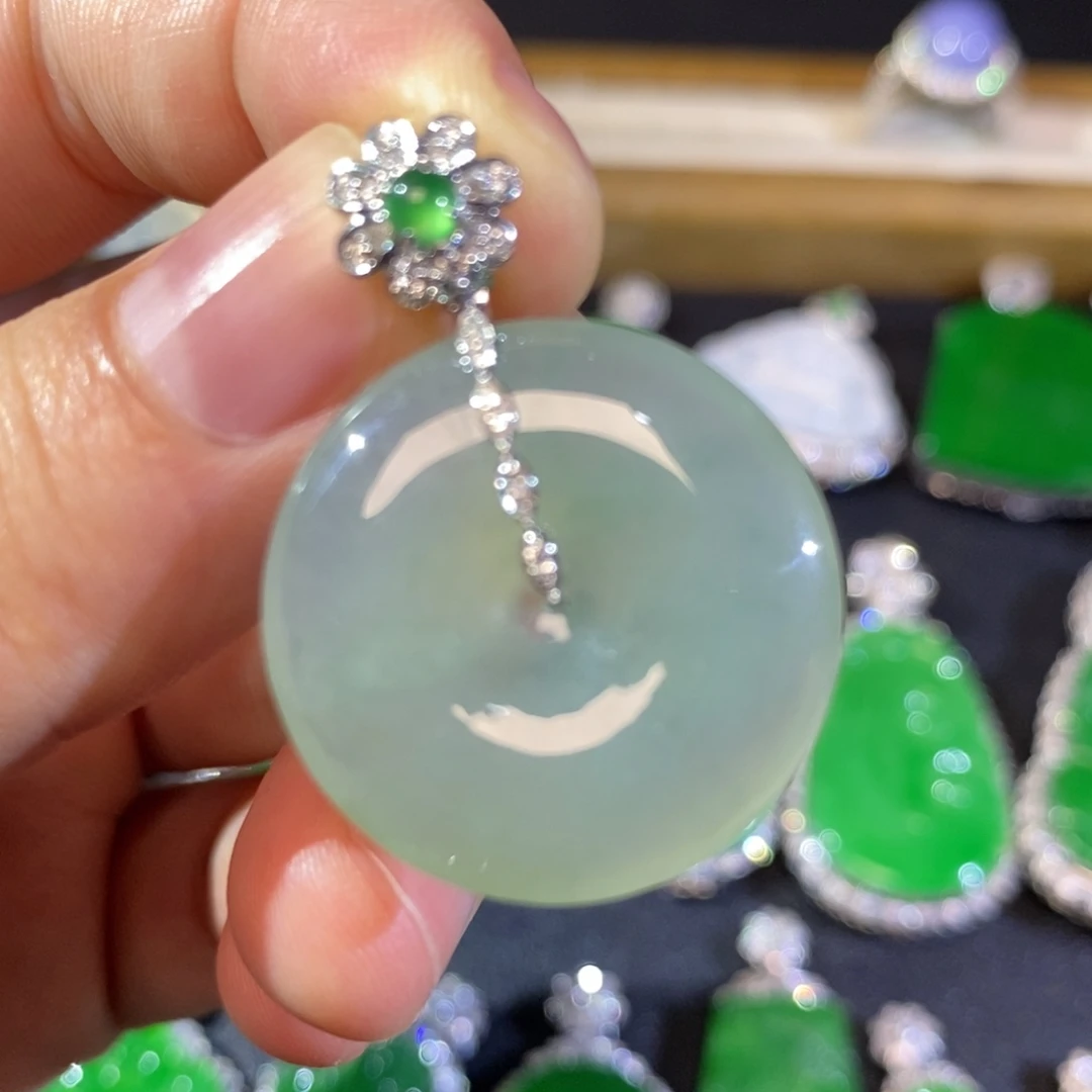 翡翠18K金镶嵌颈饰