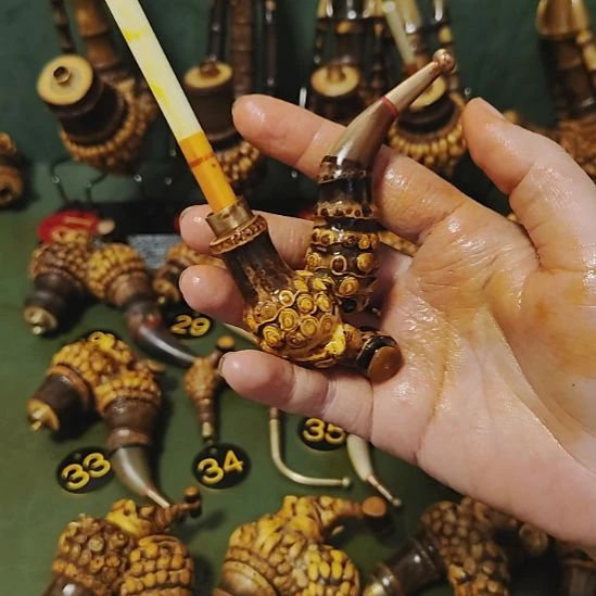 藏***飞贵州特色竹根烟斗工艺品手把件