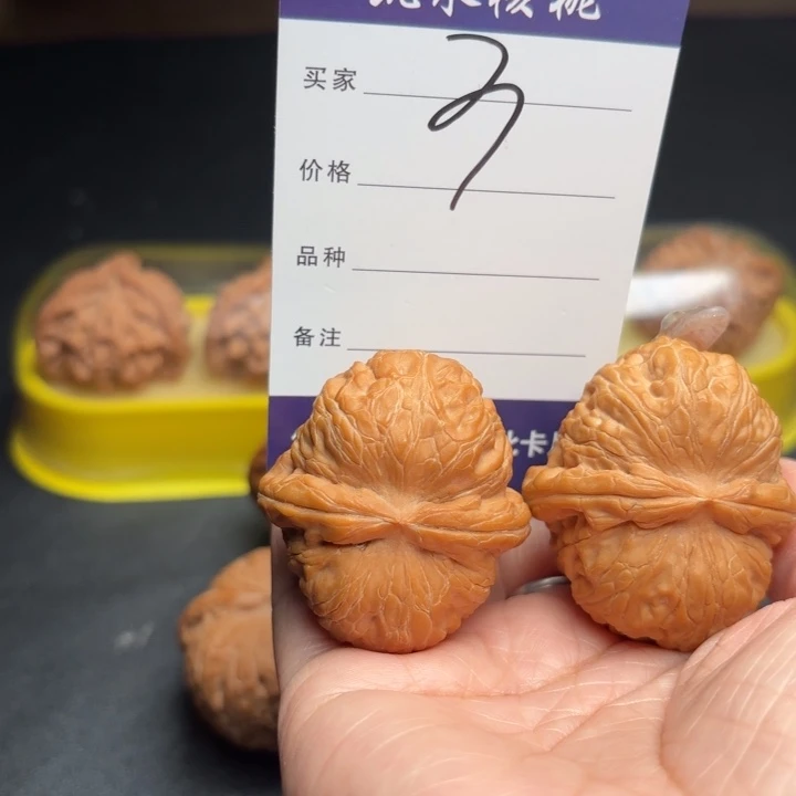 毛***毛桃核吊坠43元宝狮子头