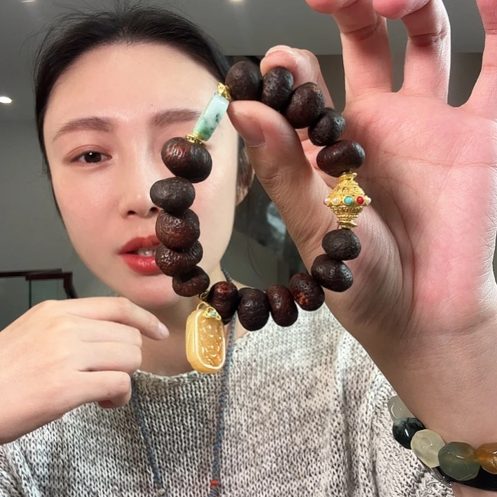 小***糖蛇纹石玉未镶嵌颈饰