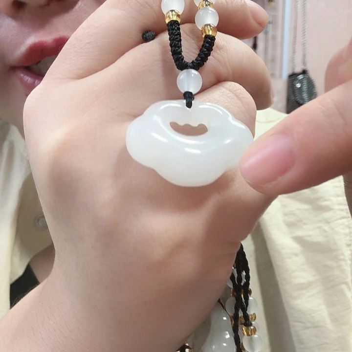 石英质玉未镶嵌颈饰不