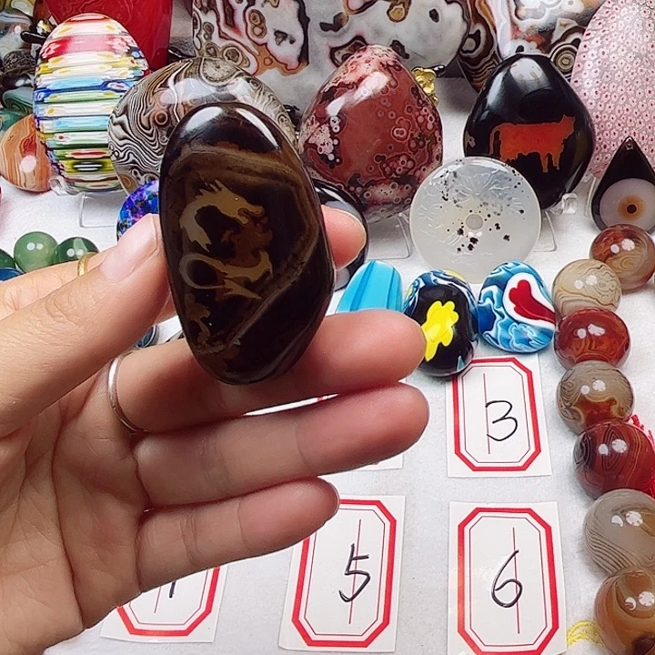 玛瑙/玉髓未镶嵌珠宝奇石