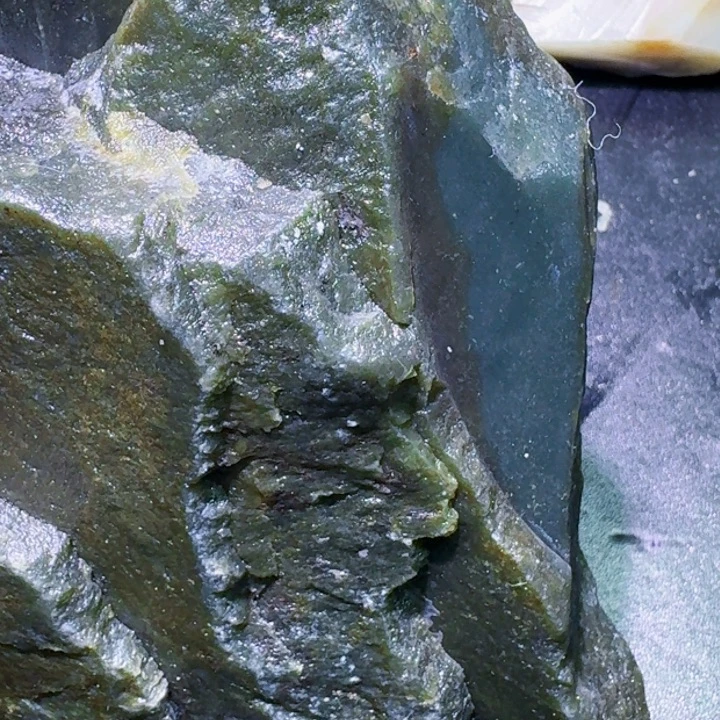 大***马未镶嵌和田玉（糖玉）珠宝半成品