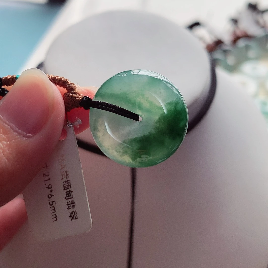 翡翠未镶嵌颈饰翡翠40，21.9/6.5