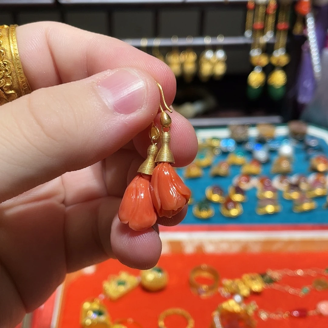 腿***’和田玉银S925镀金镶嵌耳饰