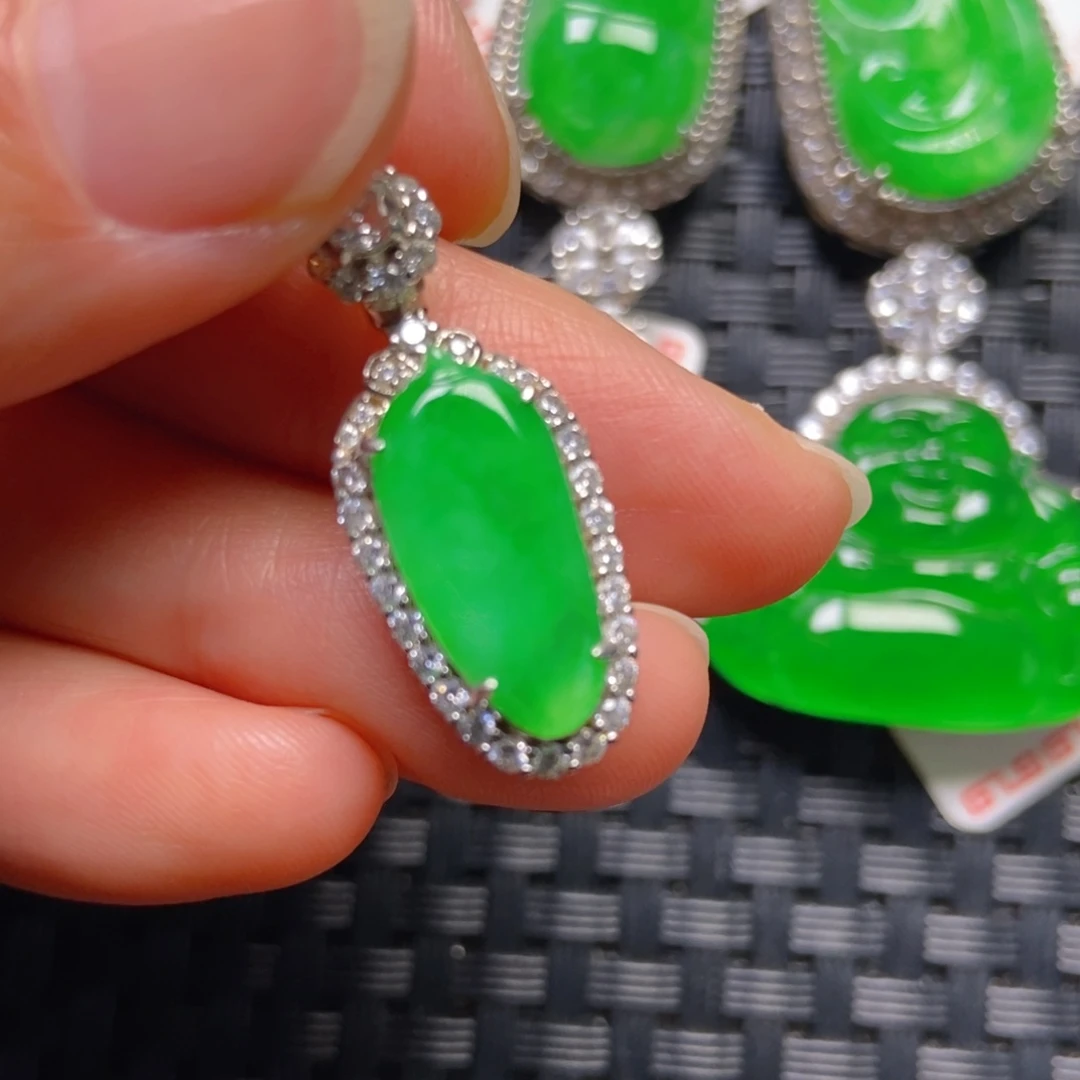 翡翠银S925镶嵌颈饰佛公吊坠