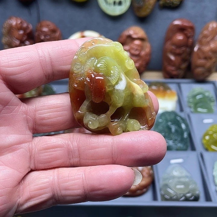 蛇纹石玉未镶嵌挂件