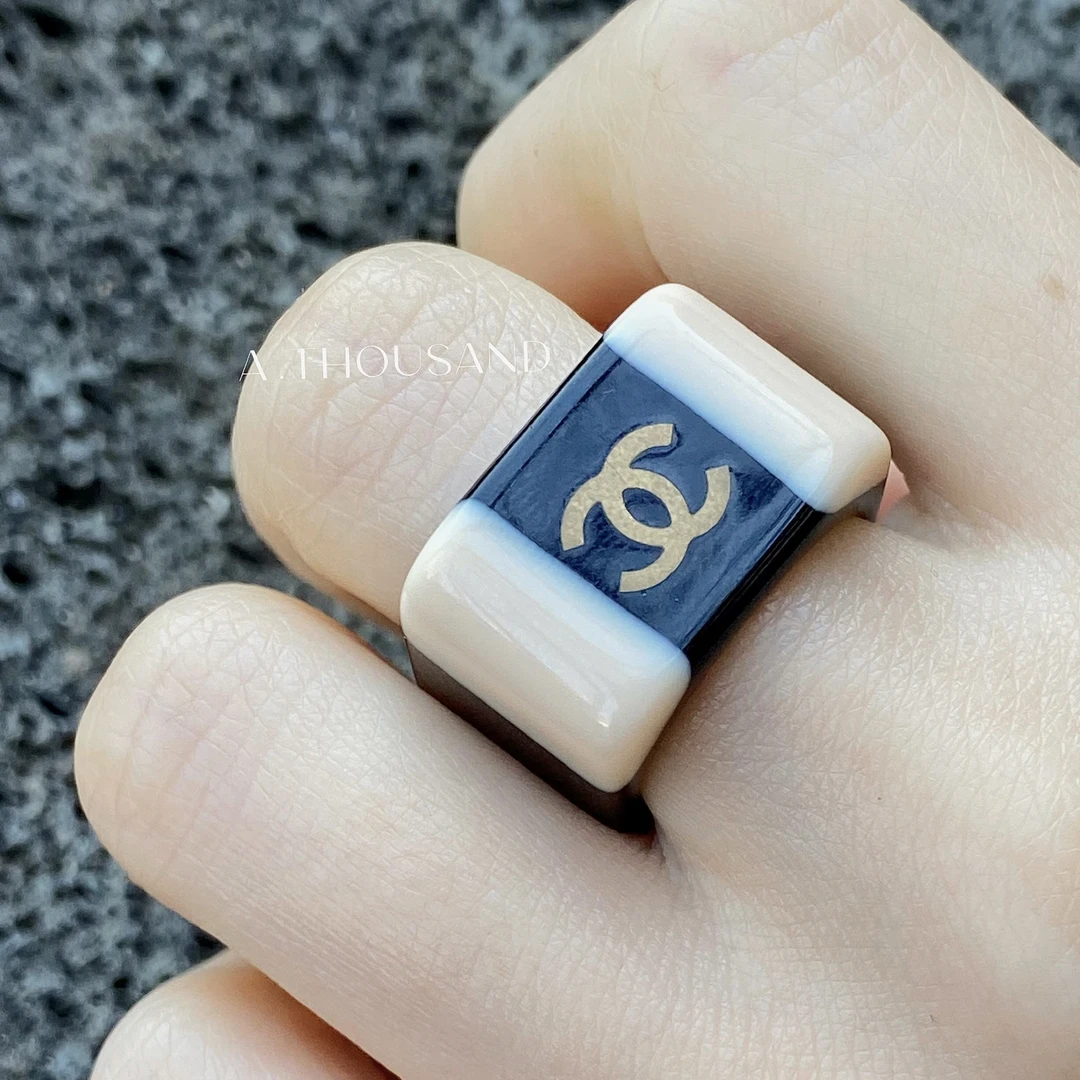 95新 Chanel/香奈儿 粉白拼色亚克力戒指52-82656494