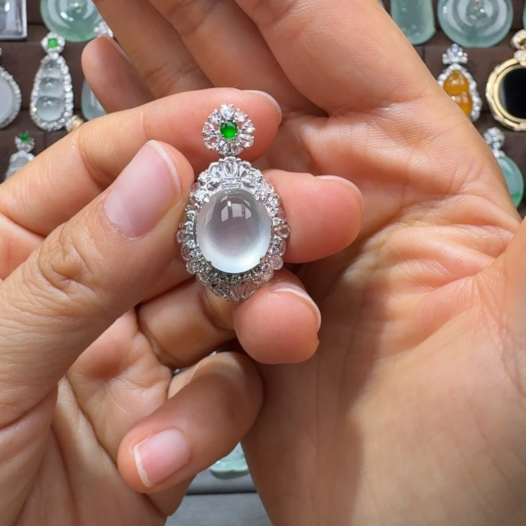 翡翠18K金镶嵌吊坠(赠链)玻璃种蛋面吊坠