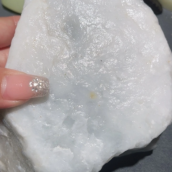 和田玉（糖玉）未镶嵌珠宝奇石