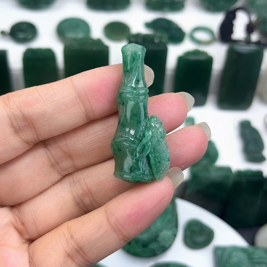 独山玉未镶嵌颈饰