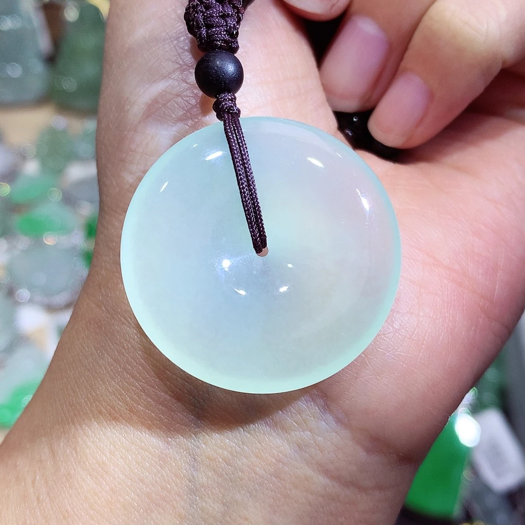 翡翠未镶嵌颈饰冰胶扣