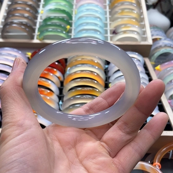 玛瑙/玉髓手镯未镶嵌?