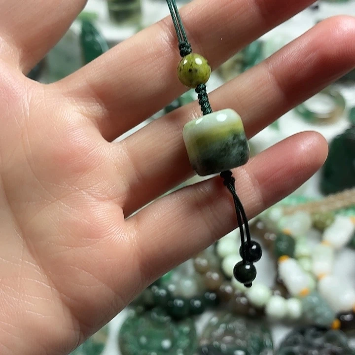 独山玉未镶嵌吊坠