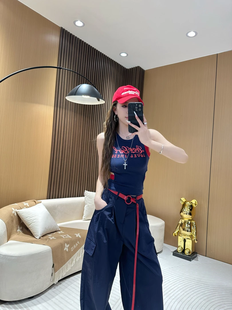 DA8838 字母拼接露腰吊带背心 夏季显瘦时尚休闲性感吊带背心女