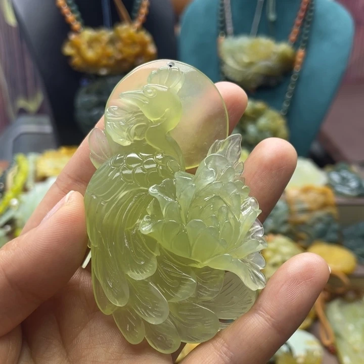 蛇纹石玉未镶嵌颈饰