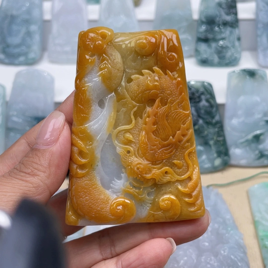 梅***情颈饰未镶嵌翡翠龙牌