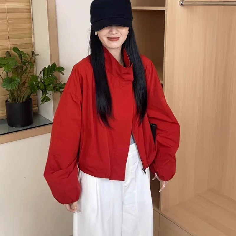 今年流行爆款小个子独特超好看设计感小众小香风红色冲锋衣短外套