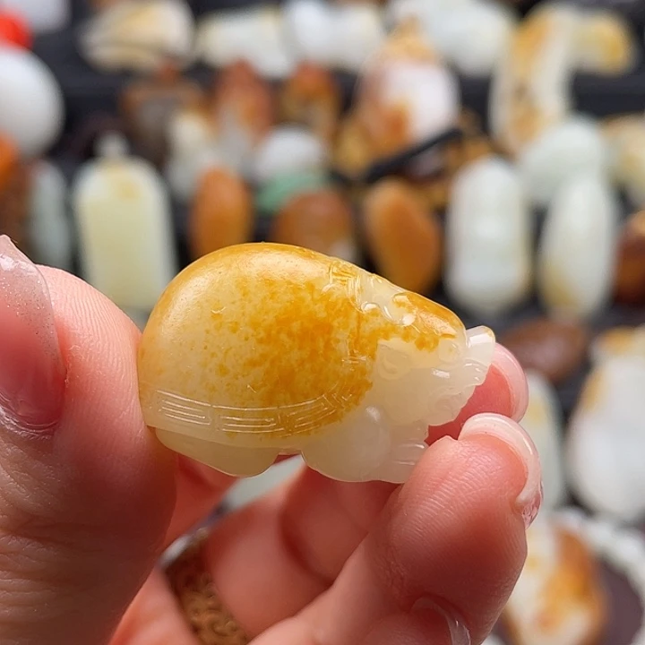 好****和田玉未镶嵌颈饰