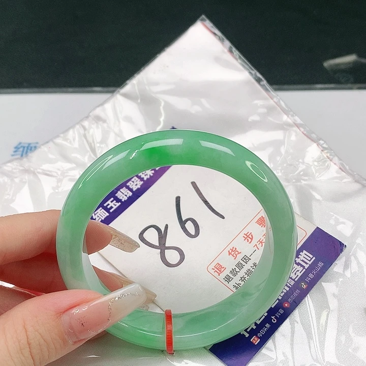 翡翠手镯未镶嵌翡翠手镯
