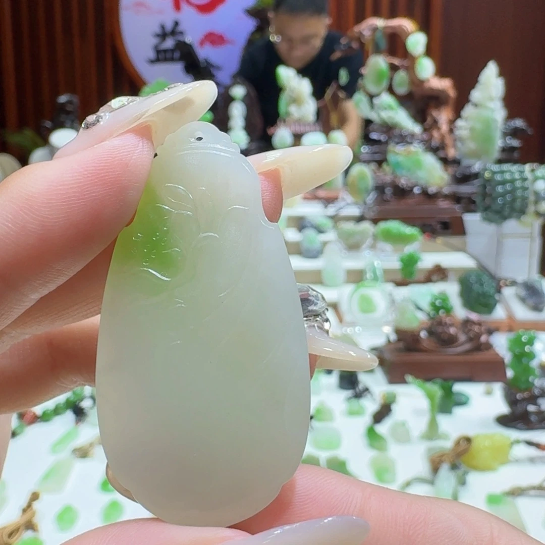 未镶嵌和田玉（翠青玉）挂件翠青花开富贵