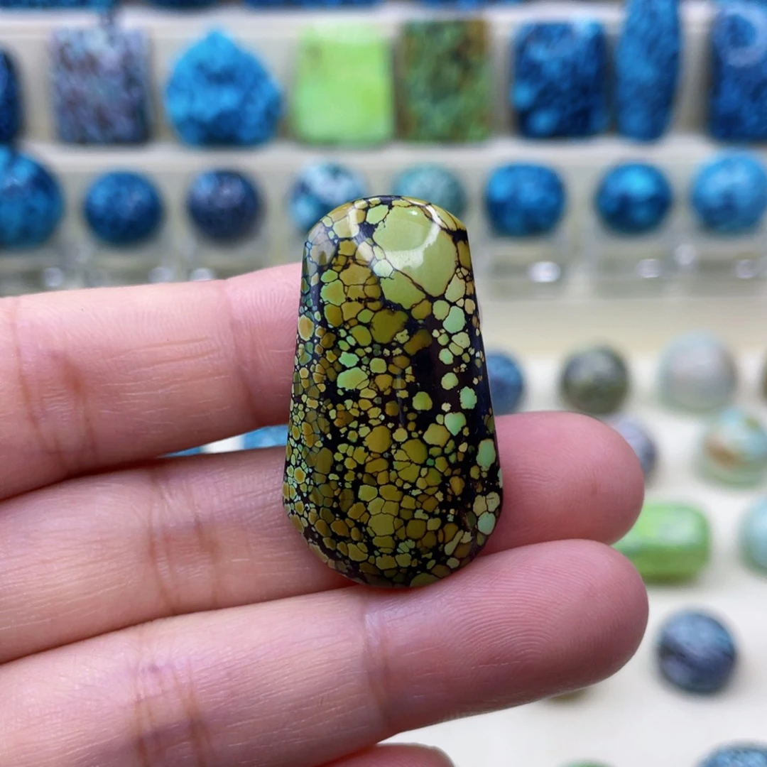 未镶嵌绿松石颈饰