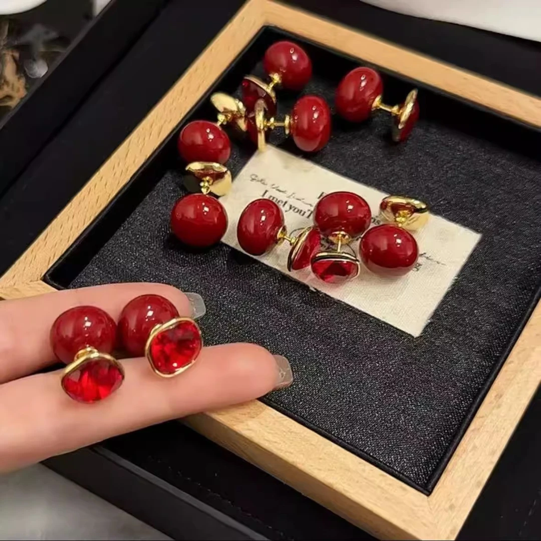 铜合金耳饰 安可拉红珠珠两戴耳钉女轻奢气质百搭耳环秋冬耳饰潮